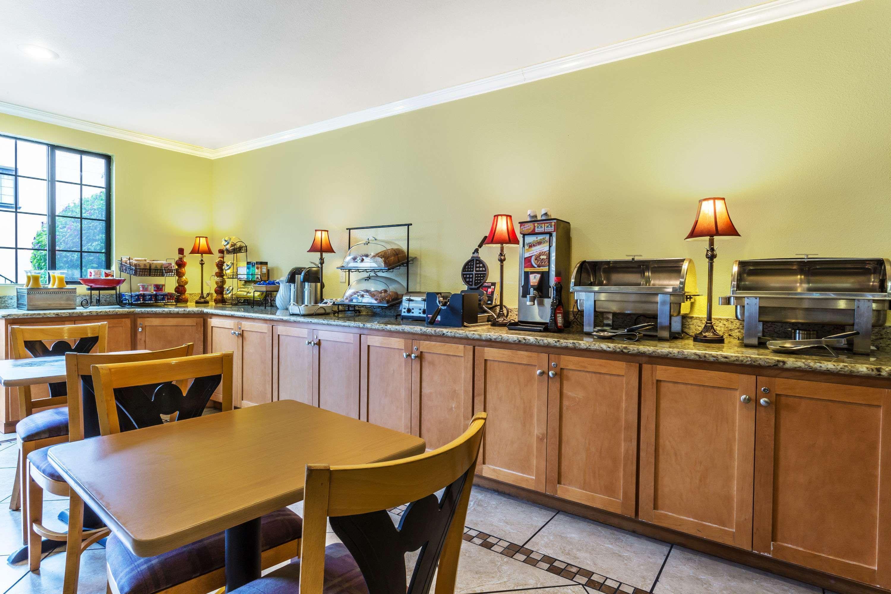 Hotel Ramada By Wyndham Mountain View Extérieur photo
