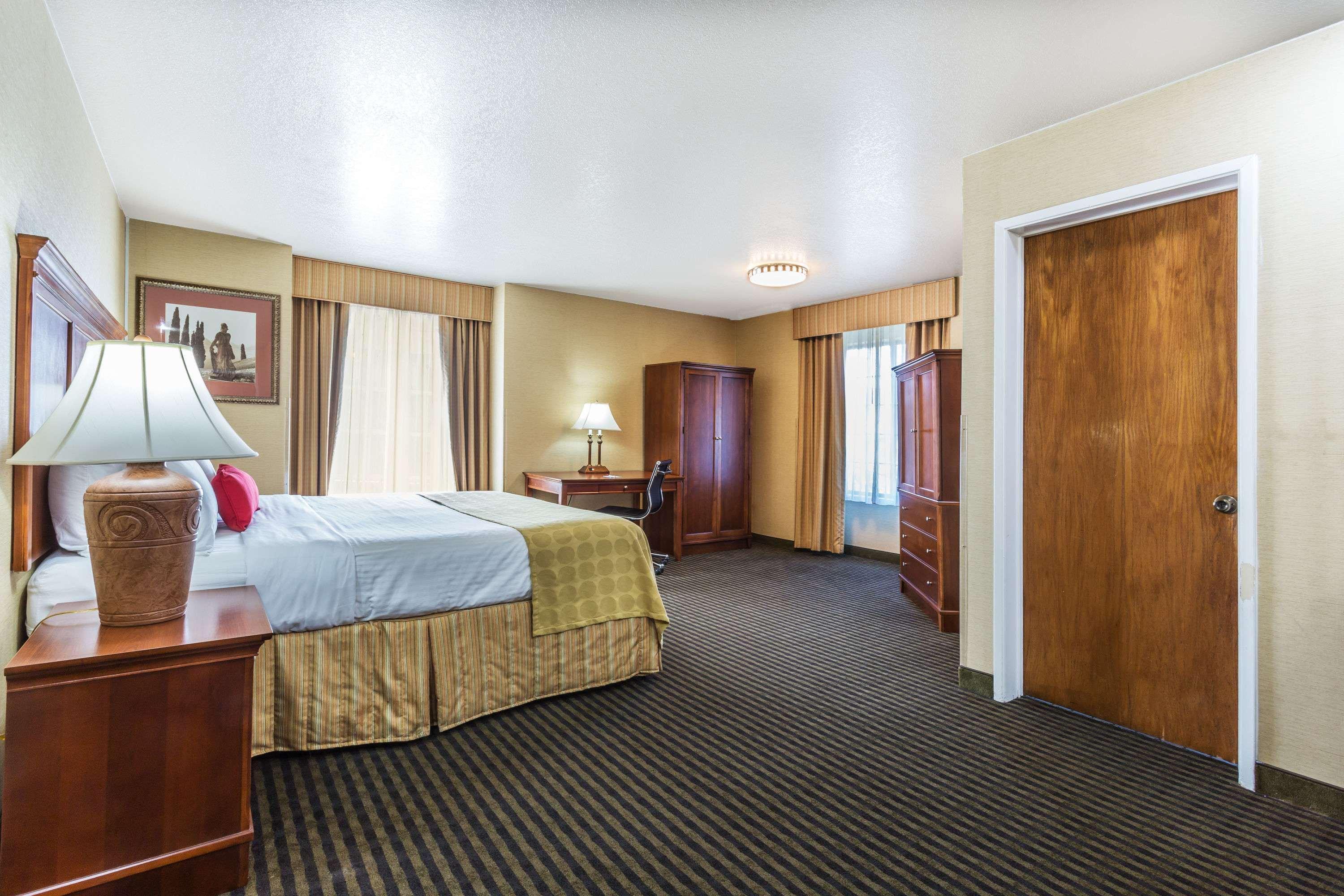 Hotel Ramada By Wyndham Mountain View Extérieur photo