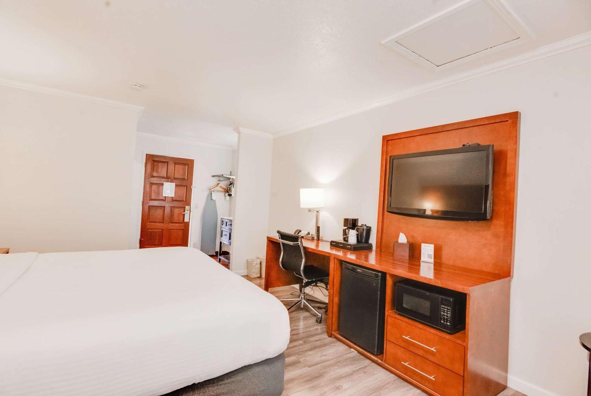 Hotel Ramada By Wyndham Mountain View Extérieur photo