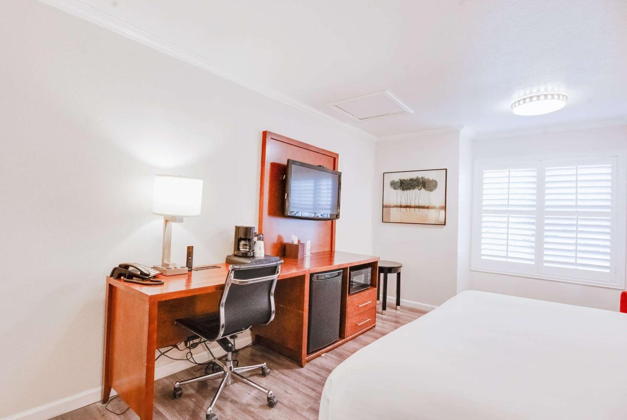 Hotel Ramada By Wyndham Mountain View Extérieur photo