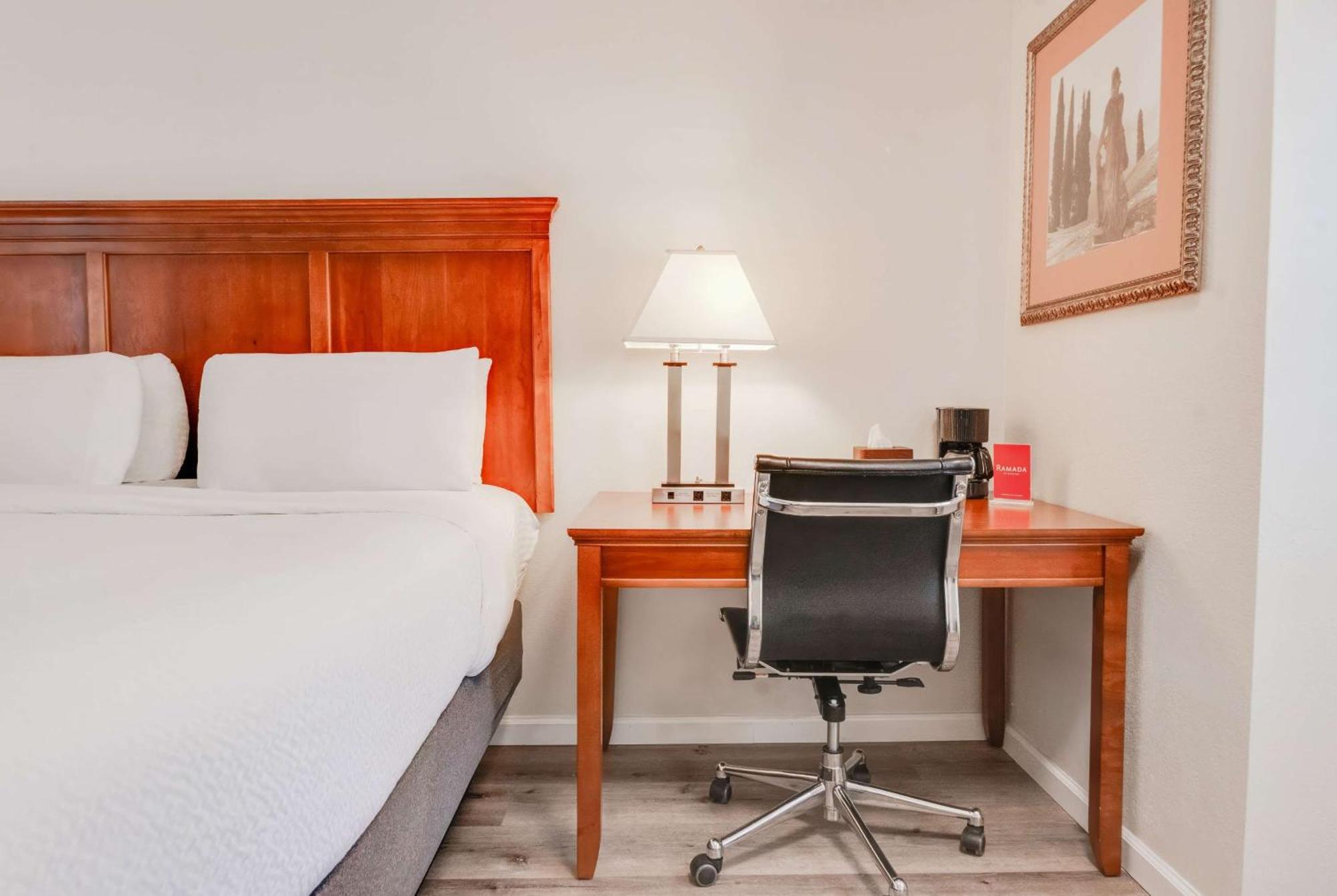Hotel Ramada By Wyndham Mountain View Extérieur photo