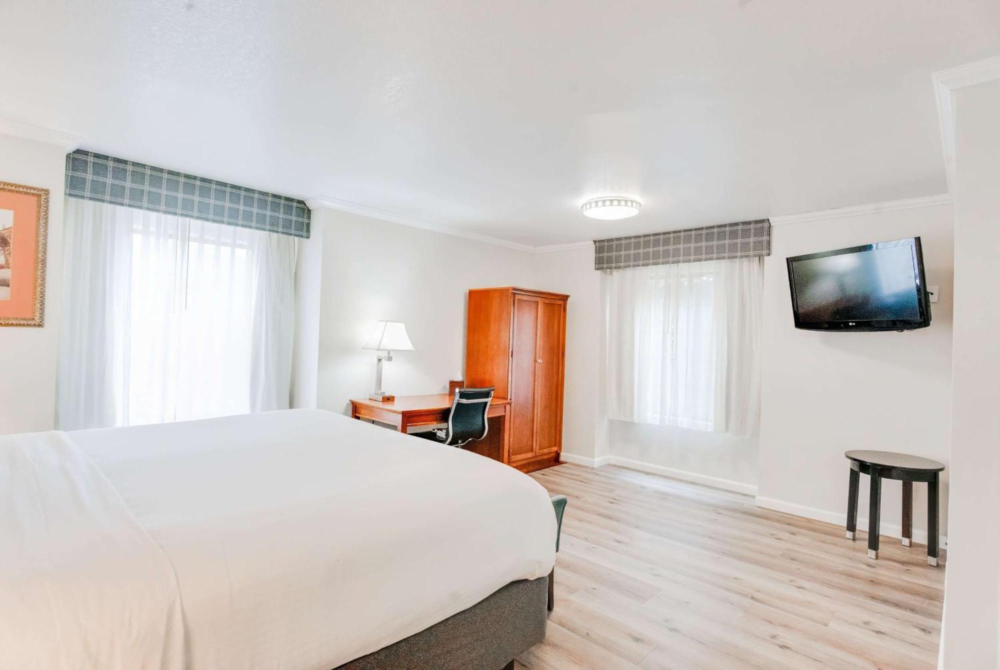 Hotel Ramada By Wyndham Mountain View Extérieur photo