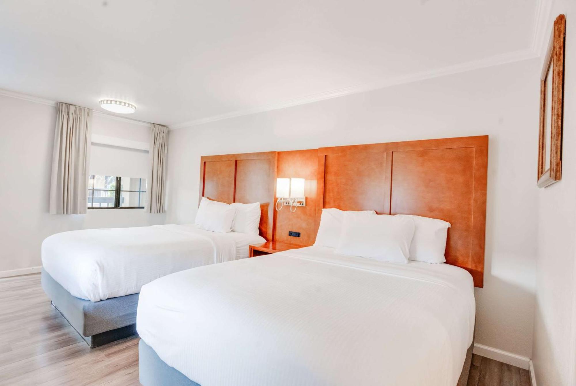 Hotel Ramada By Wyndham Mountain View Extérieur photo