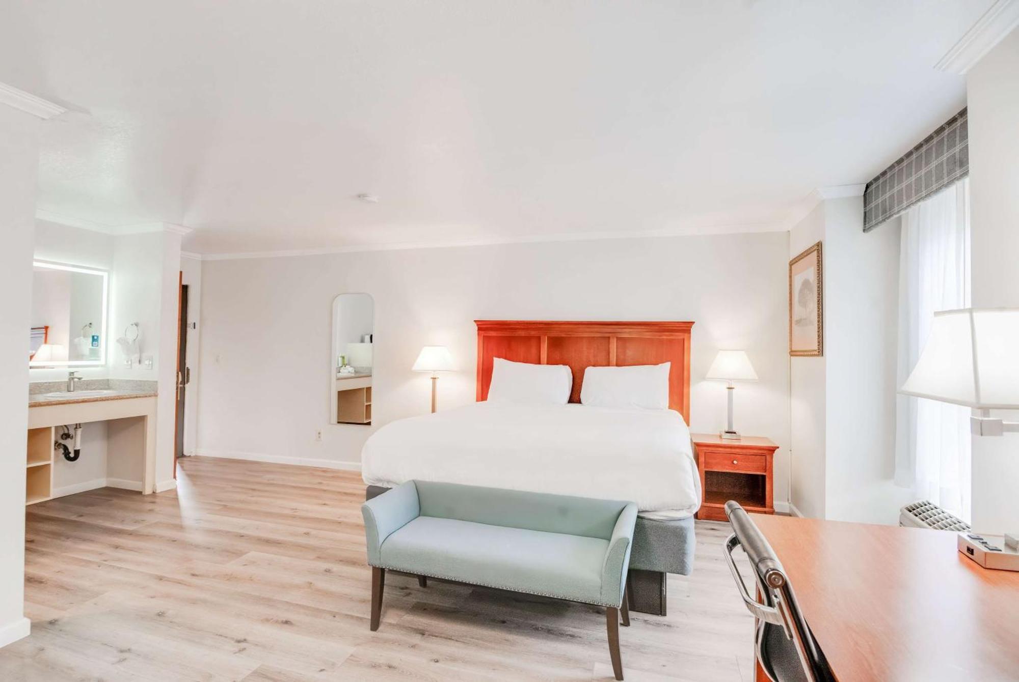 Hotel Ramada By Wyndham Mountain View Extérieur photo