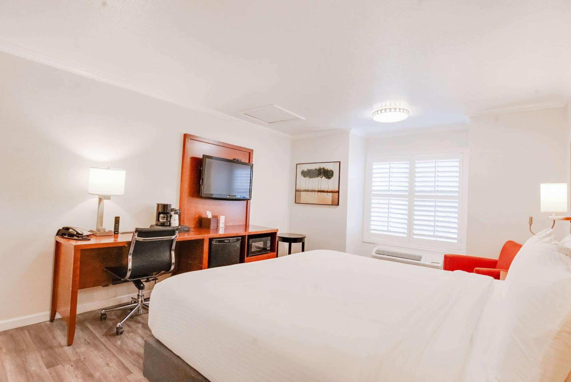 Hotel Ramada By Wyndham Mountain View Extérieur photo