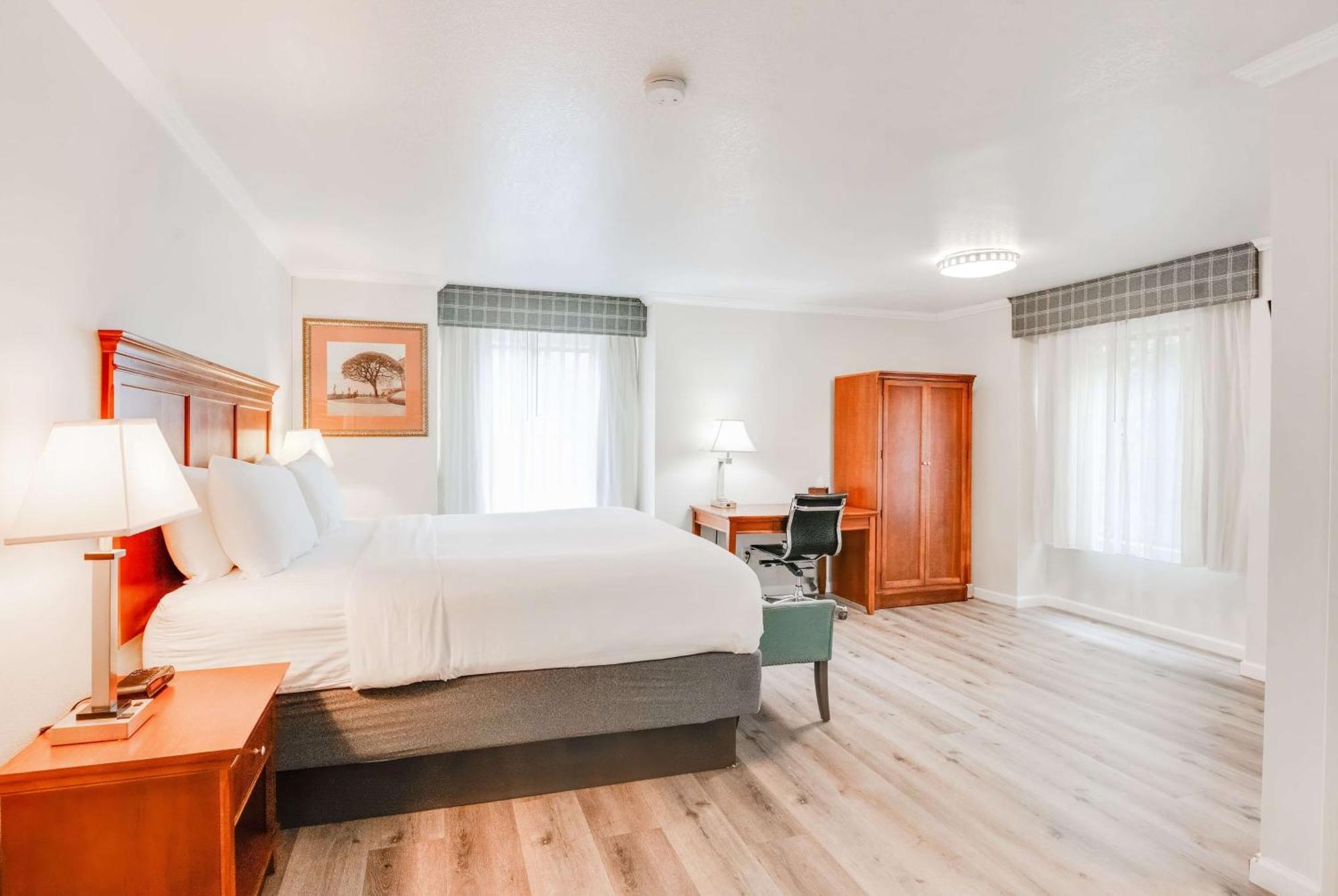 Hotel Ramada By Wyndham Mountain View Extérieur photo