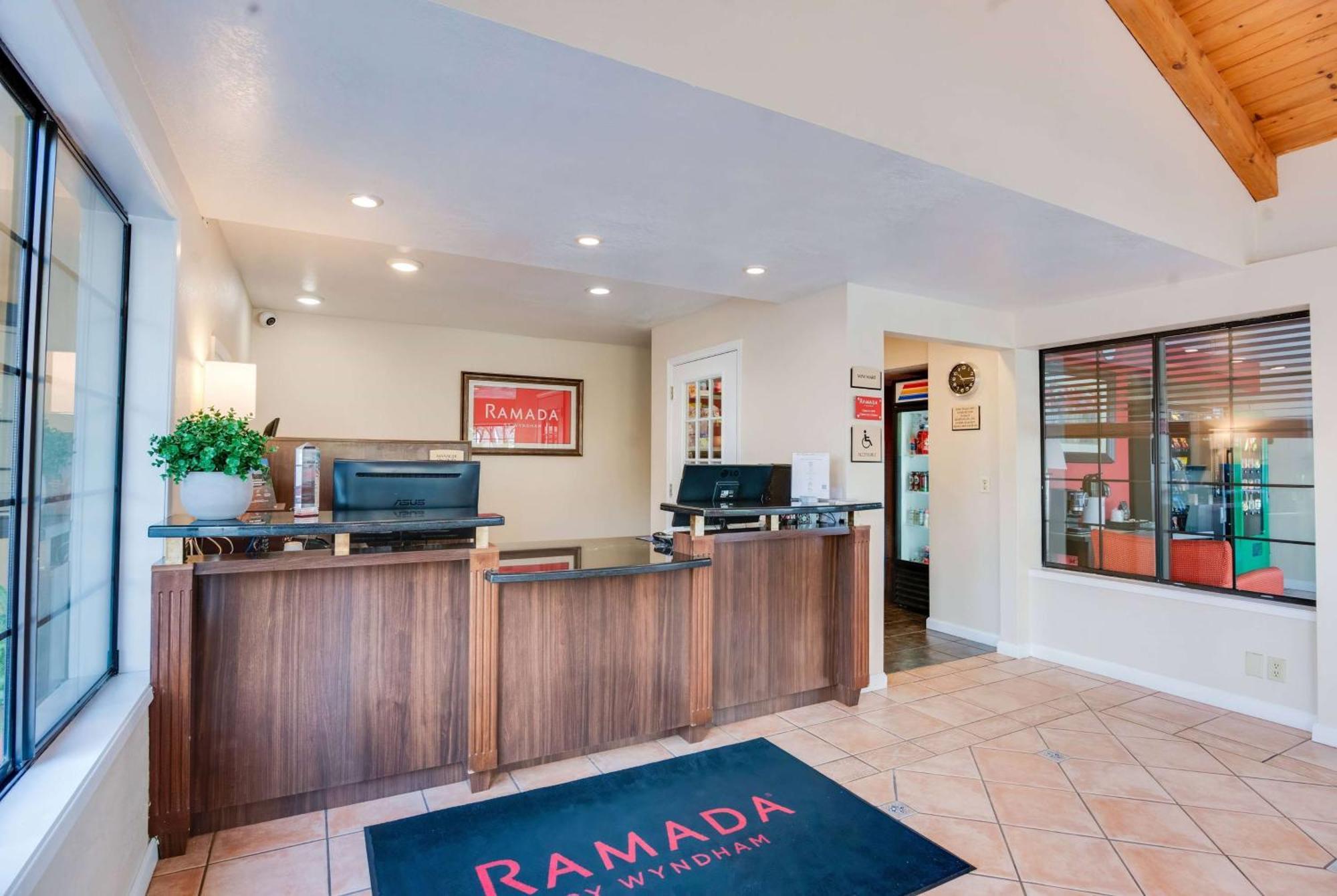 Hotel Ramada By Wyndham Mountain View Extérieur photo