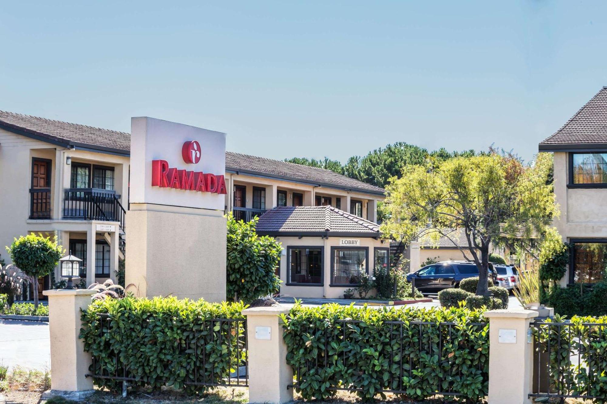 Hotel Ramada By Wyndham Mountain View Extérieur photo