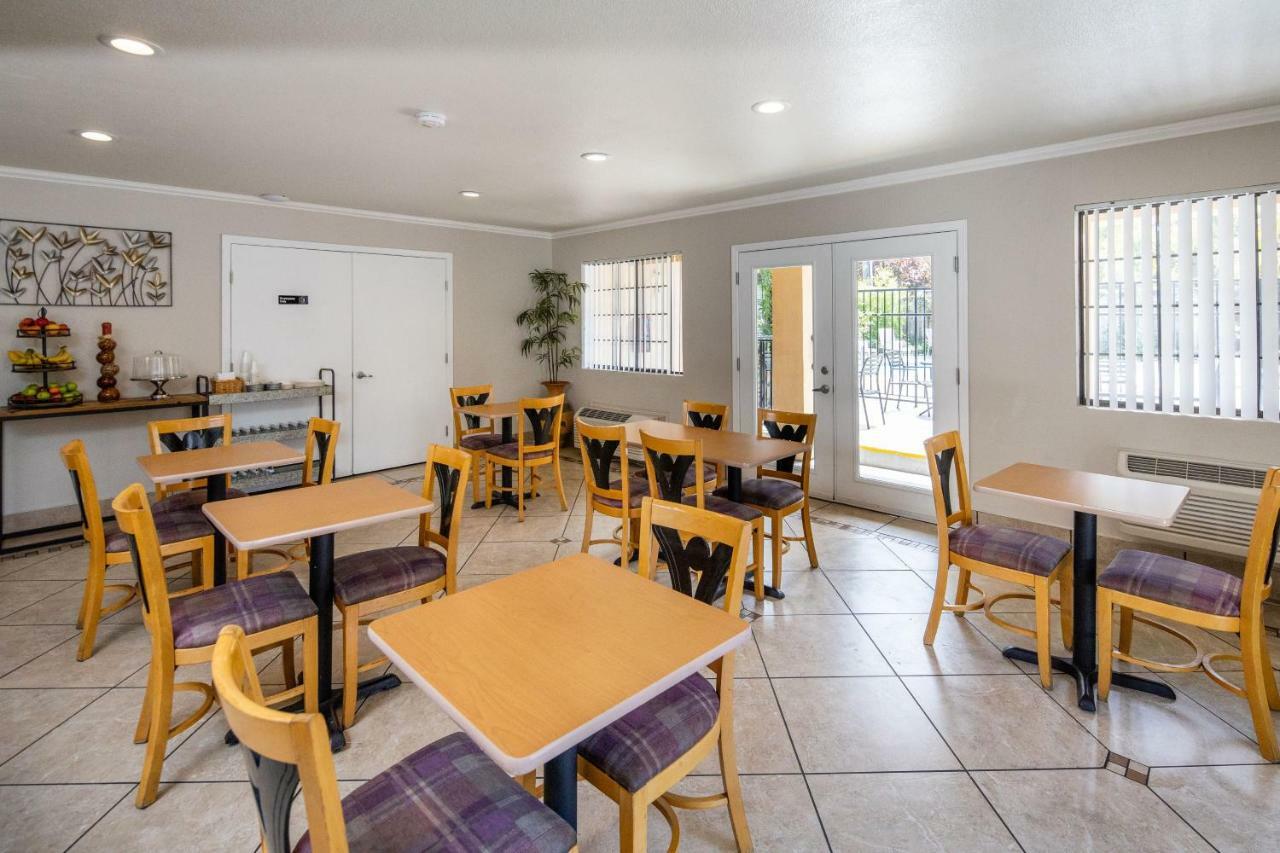 Hotel Ramada By Wyndham Mountain View Extérieur photo